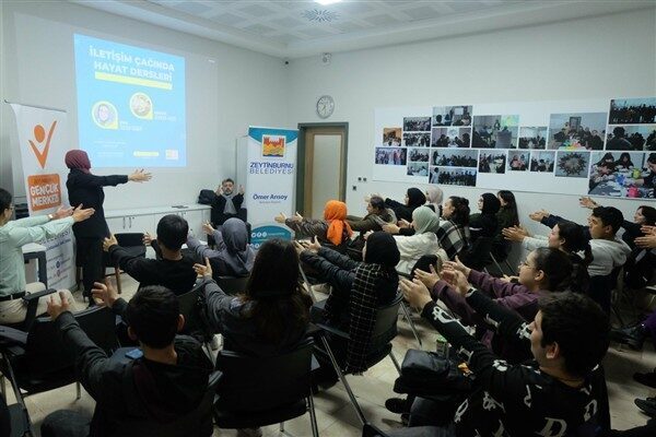 Zeytinburnu Gençlik Merkezi tarafından gerçekleştirilen “İletişim Çağında Hayat Dersleri” seminerleri