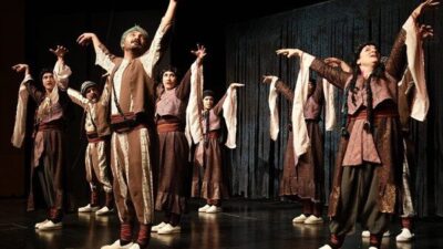 Recep İçen'in yönettiği oyunda Ardal Açıl, Emine Keske Salman, Fatê