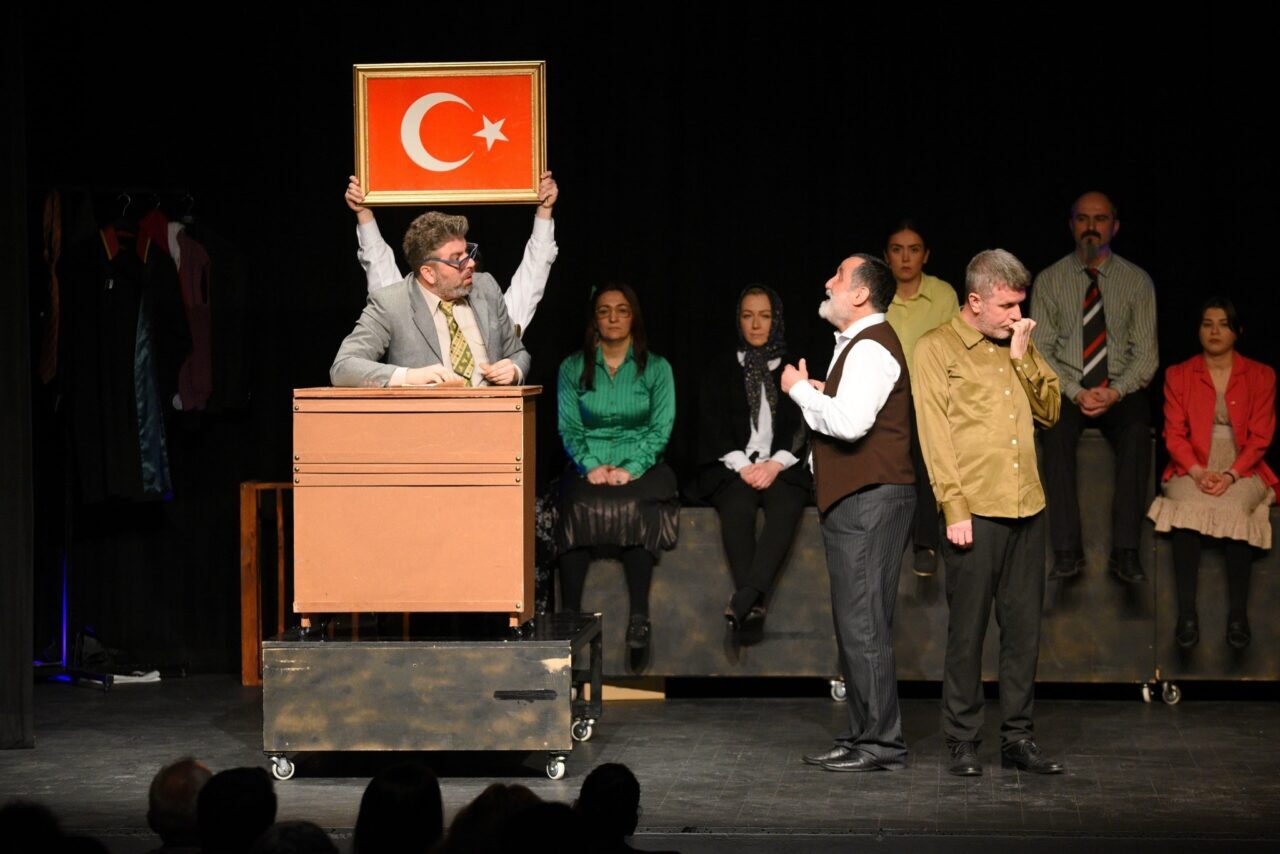 Giresun Belediyesi Şehir Tiyatrosu, Tiyatro Günleri açılışında 'Yaşar Ne Yaşar