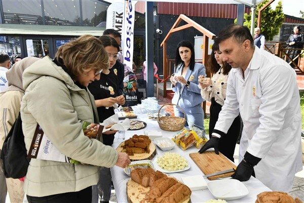 Hacıkadın Kent Ormanı'nda düzenlenen etkinlikte Mansur Yavaş çölyak hastalarıyla buluştu.