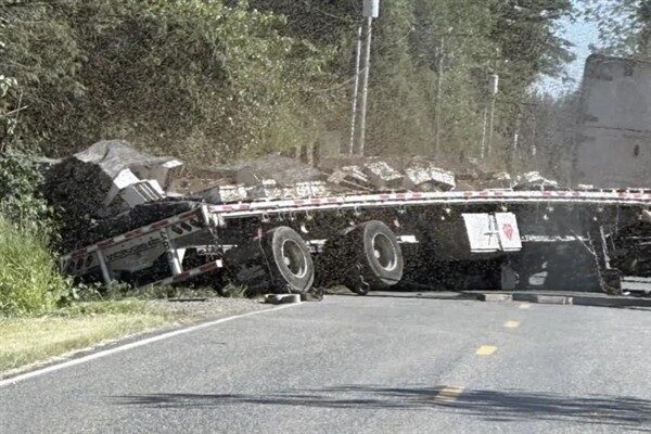 Ancak Whatcom County Şerif Ofisi, ABD-Kanada sınırı boyunca sıkışmış olan