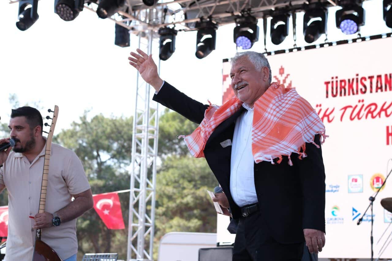 Adana Büyükşehir Belediye Başkanı Zeydan Karalar, Şölen etkinliğinde Yörük kıyafetiyle