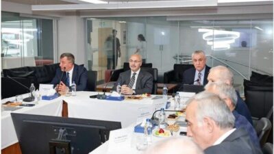 Adana Valisi Yavuz Selim Köşger başkanlığında Kıvanç Tekstil'de gerçekleşen toplantıda,