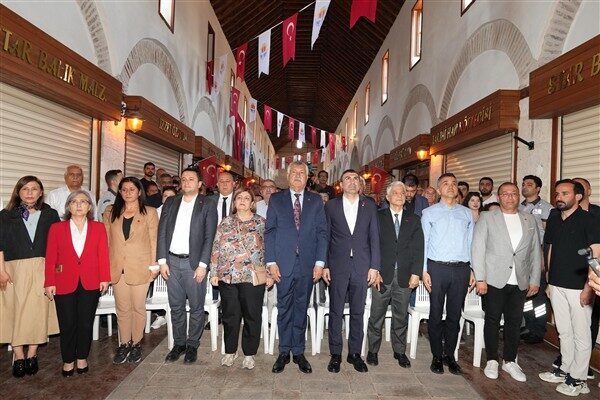 Adana Büyükşehir Belediye Başkanı Zeydan Karalar, eşi Nuray Karalar ve