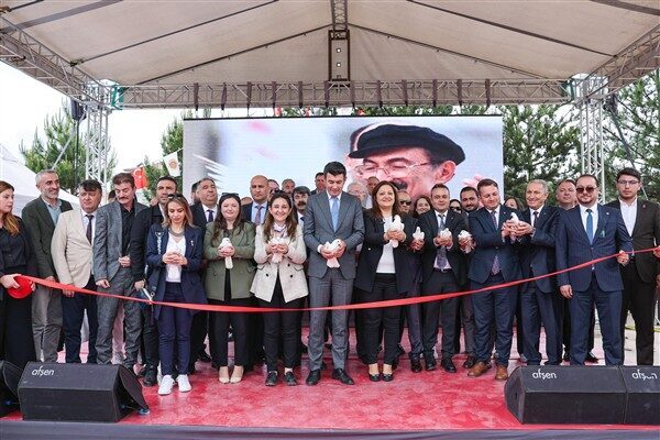 Bülent Ecevit Parkı’nın açılış programına Vali Vekili İhsan Ayrancı, Belediye