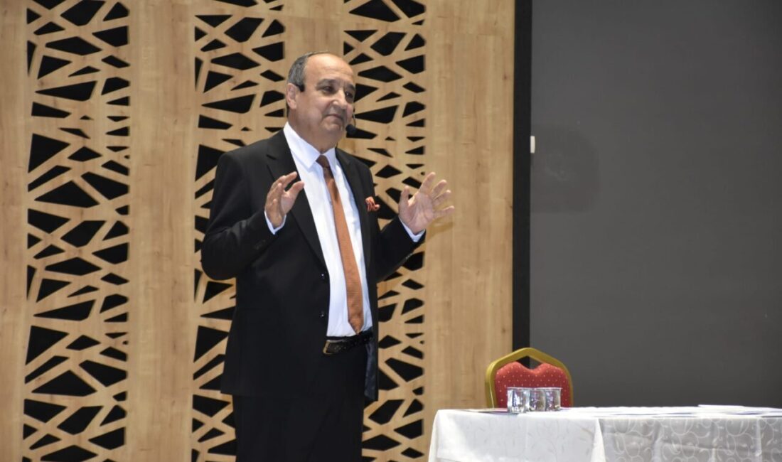 Karacabey Belediyesi tarafından düzenlenen 1. Kitap Fuarı kapsamında “Akif Oktay ile