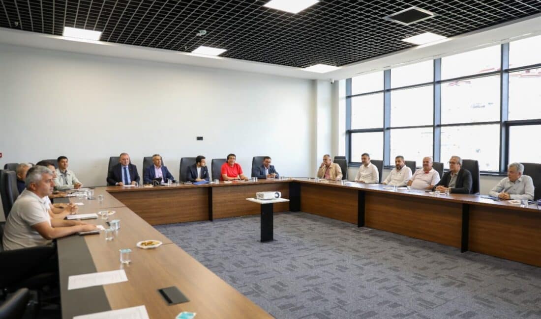 Alanya'da tarımın geleceği için yapılan toplantıya ilçe tarım müdürü Mehmet