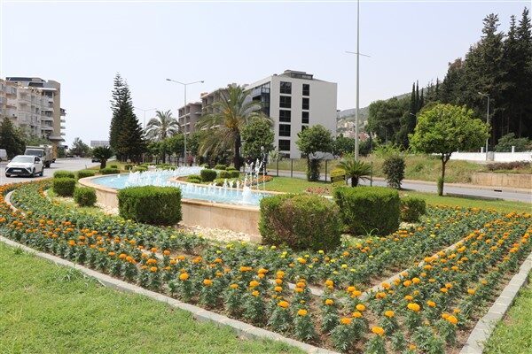 Alanya Belediyesi Park ve Bahçeler Müdürlüğü yaz sezonuna hazırlanıyor. En