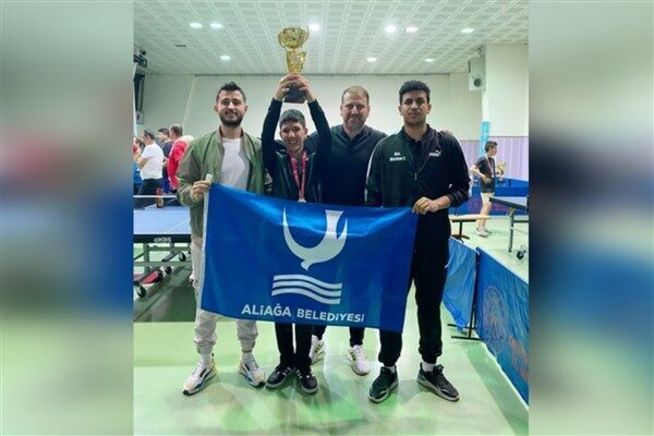 Aliağa'dan sporcular, İzmir'de başarı elde etti. Kaan Vural Yüzme Müsabakalarında