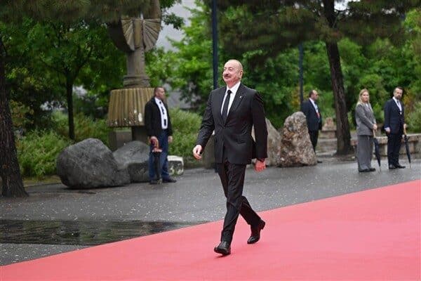 Avrupa Siyasi Topluluğu'nun 6. Zirvesi'nin açılış töreni, Arnavutluk'un başkenti Tiran'da
