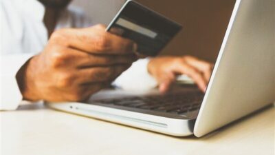 TCMB verilerine göre kart harcamalarında önemli artış yaşandığı belirtiliyor. Kamu/vergi