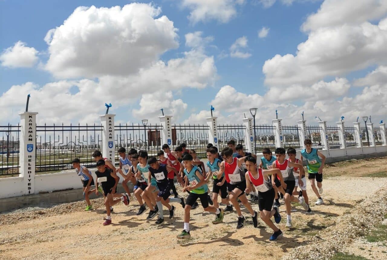 Karaman'da düzenlenen kros yarışlarında 9 ilin yaklaşık 100 sporcusu mücadele