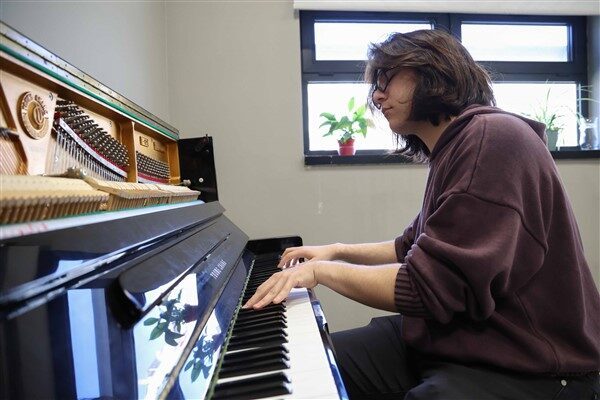 İsmail Baha Sürelsan Konservatuvarı piyano bölümü öğrencisi Can Bali, zorlu