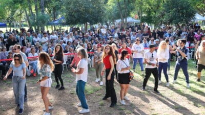 Antalyalılar, baharın gelişini festivalle kutladı. Konser, dans gösterileri ve Hıdırellez