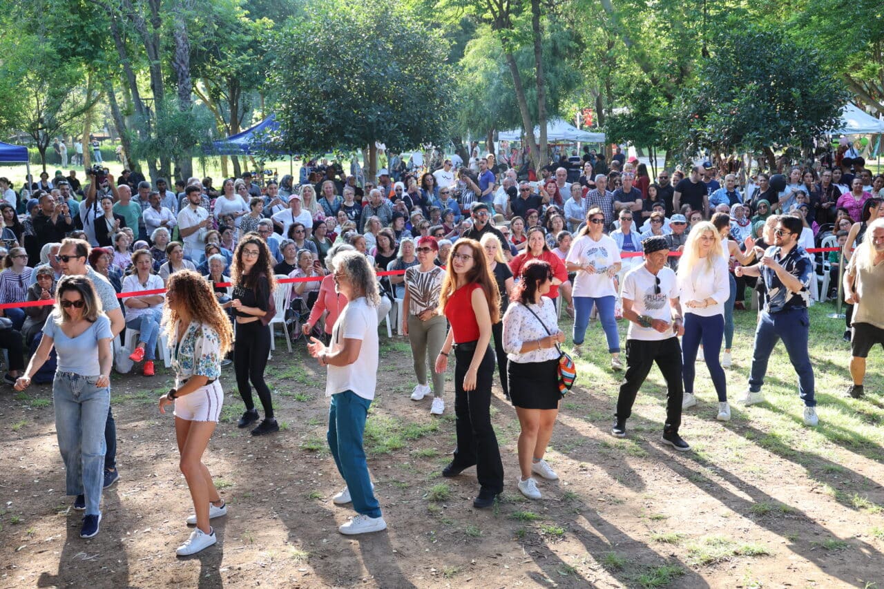 Antalyalılar, baharın gelişini festivalle kutladı. Konser, dans gösterileri ve Hıdırellez