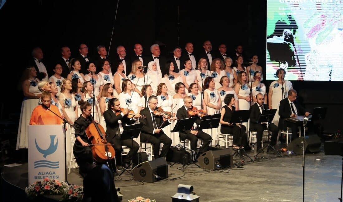 Şef Barış Doğan yönetimindeki koro, konserin ilk bölümünde Zekai Tunca’nın