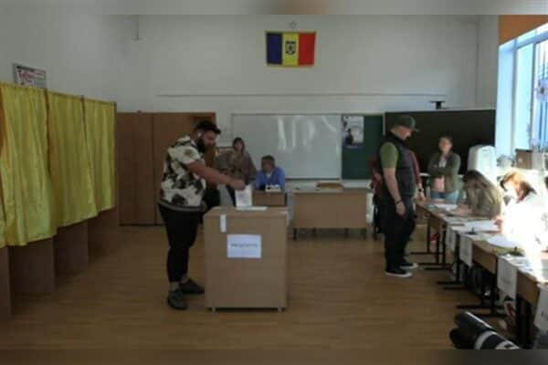 Nicușor Dan, Crin Antonescu'yu geride bırakarak Romanya siyasetini şaşırttı. Simion'un