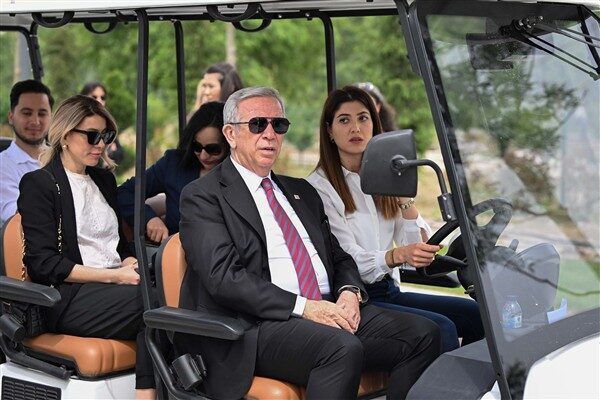 Ankara Büyükşehir Belediye Başkanı Mansur Yavaş, Başkent’te yapımı tüm hızıyla
