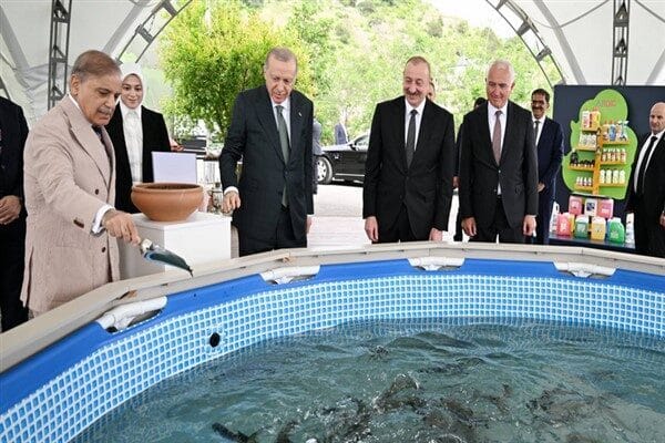 Ziyaret sırasında Cumhurbaşkanı Erdoğan ve Başbakan Şerif’e, iki yıl önce,
