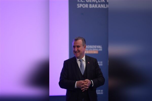 Gençlik ve Spor Bakanı Osman Aşkın Bak, Ankara Büyükşehir Belediyesi'nin