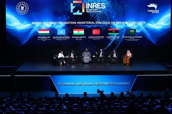 Enerji ve Tabii Kaynaklar Bakanı Bayraktar, İstanbul Doğal Kaynaklar Zirvesi'nde