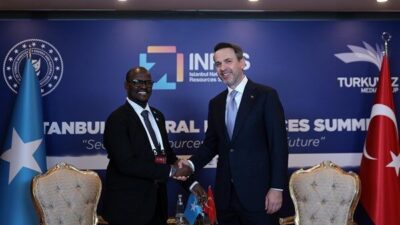 Türkiye ve Somali enerji bakanları İstanbul Doğal Kaynaklar Zirvesi'nde buluştu.