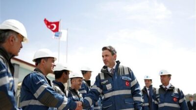 Enerji ve Tabii Kaynaklar Bakanı Bayraktar, Ankara'da bulunan bir işletmeyi