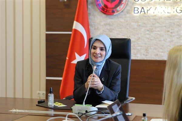 Aile ve Sosyal Hizmetler Bakanı Göktaş, Adnan Menderes Üniversitesi öğrencileriyle