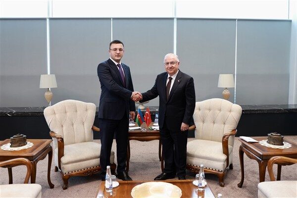 Kuzey Kıbrıs'ta Milli Savunma Bakanı Gülşen Günay, Azerbaycan Savunma Bakan