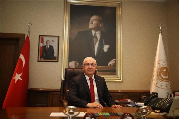 Bakanlıktan yapılan açıklamaya göre, Milli Savunma Bakanı Yaşar Güler, resmi