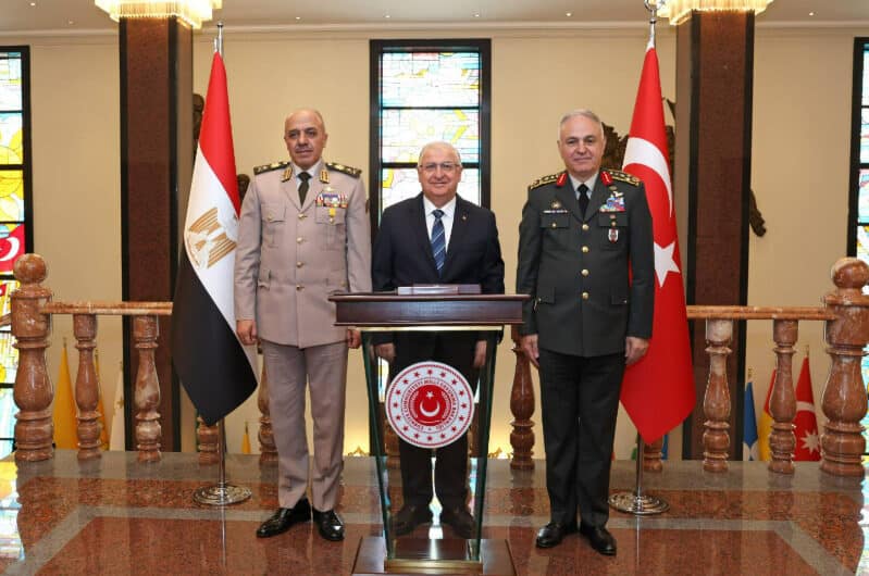 MSB Yaşar Güler, Mısır Genelkurmay Başkanı Ahmed Fathi Khalifa ile