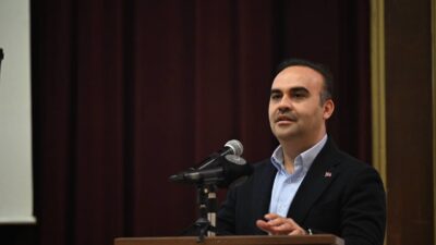 Bakan Kacır, Milli Teknoloji Akademisi'nde gençleri destekleyerek Türkiye'nin teknoloji alanındaki