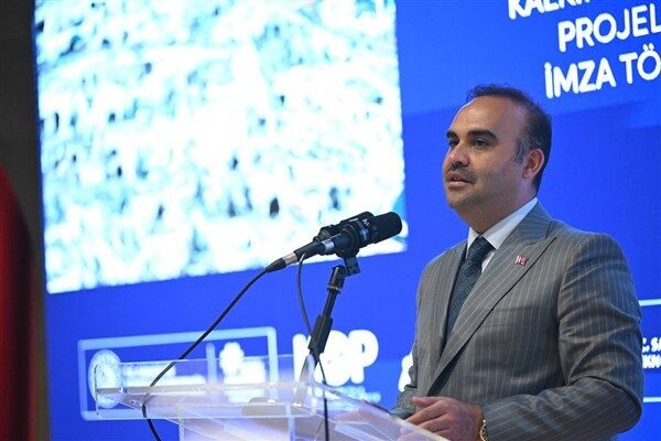 Sanayi ve Teknoloji Bakanı Kacır, KKTC'de Türk astronotlarla buluşarak gençlerin