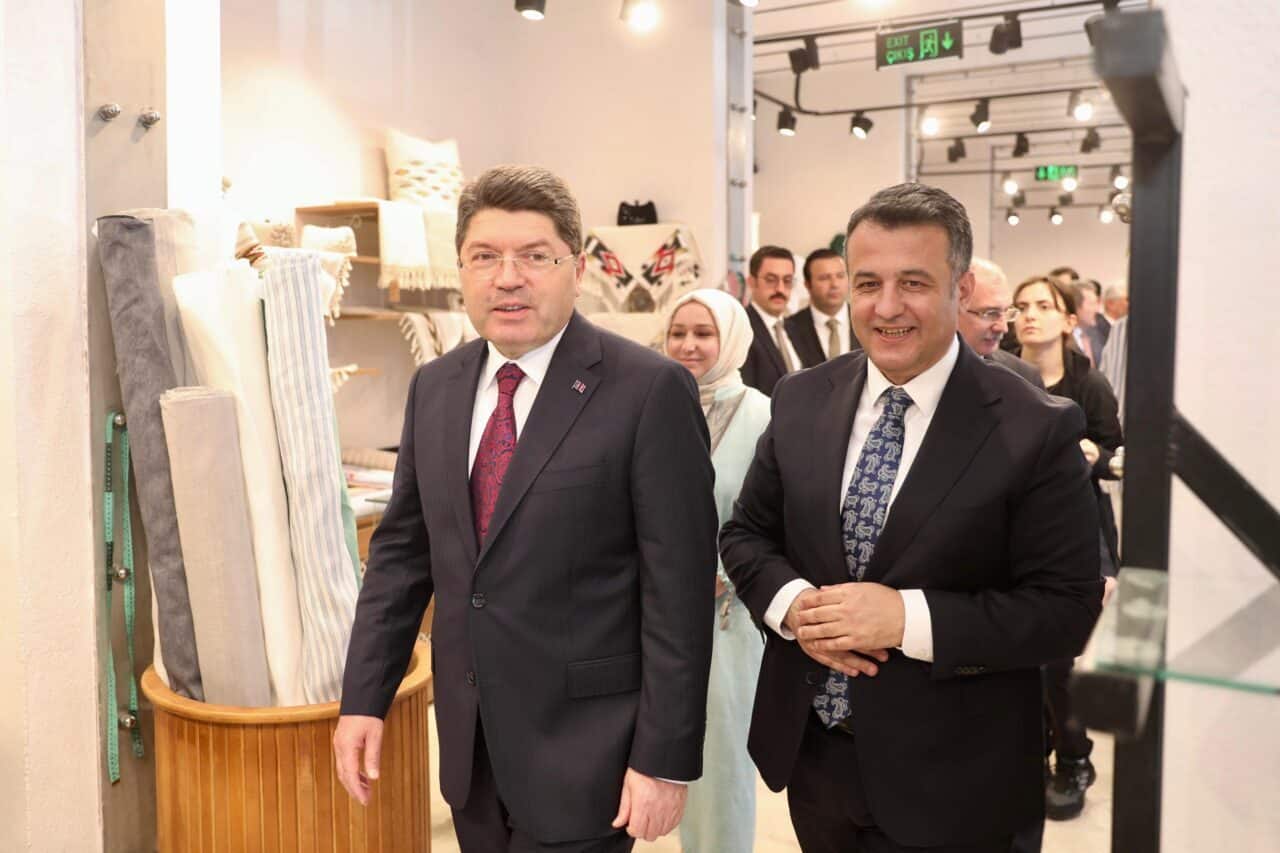 Adalet Bakanı Tunç, Samsun'u ziyaret ederek Belediye Başkanı Halit Doğan