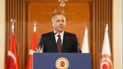 Bakan Yerlikaya, Gürcistan'da yakalanan suçluların Türkiye'ye iadesinin sağlandığını açıkladı. Bu