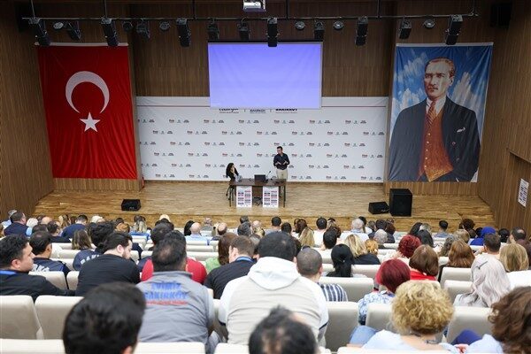 Bakırköy Belediyesi Etik Kurulu’nun konferans salonunda düzenlediği toplantıda, “Kamu Görevlileri
