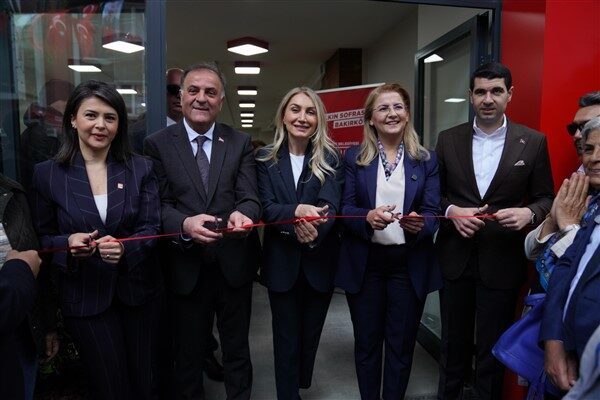Cevizlik Mahallesi’nde hizmete alınan Kent Lokantası’nın açılışı; İBB Başkanvekili Nuri