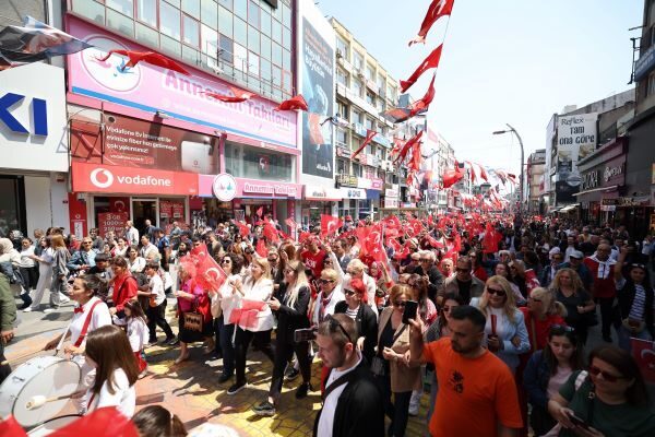 Bakırköy Belediye Başkanı  Ayşegül Ovalıoğlu’nun katılımıyla Ebuziya Caddesi’nde yürüyüşle başlayan