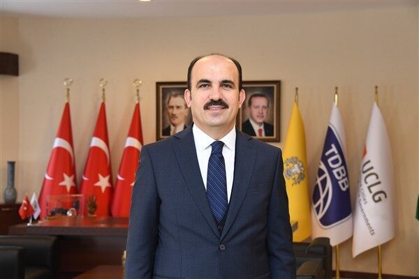 Başkan Altay, annelerin toplumun temelini oluşturduğunu vurgulayarak Anneler Günü'nü kutladı.