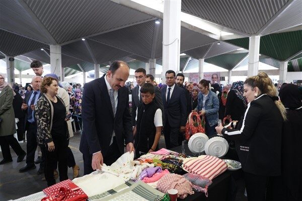Konya Melikşah Kapalı Pazarı'nda gerçekleşen etkinlikte, Belediye Başkanı Altay Anneler