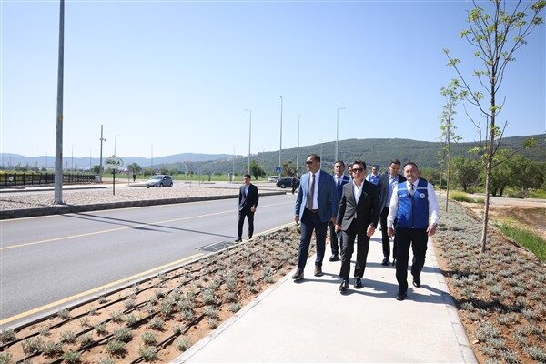Muğla Büyükşehir Belediyesi AVM bağlantı yolu çalışmalarını tamamlayarak trafiğe açtı.