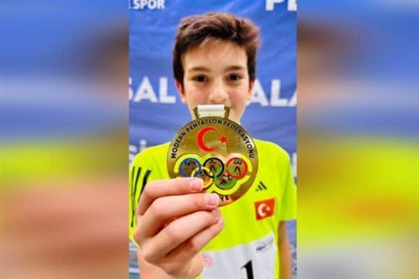 Muğla Büyükşehir Belediyesi Spor Kulübü atletizm branşı sporcusu Kerem Batur,
