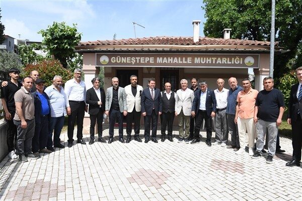 Osmangazi Belediye Başkanı Aydın, Güneştepe Mahalle Muhtarı Akgün'ü ziyaret ederek,