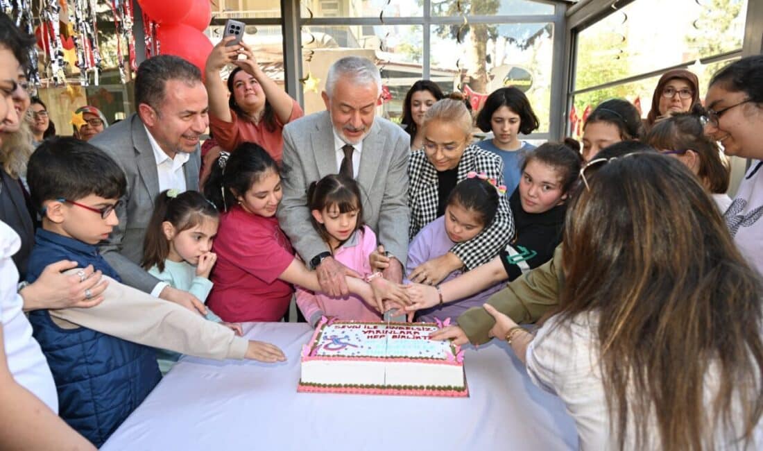 Isparta Belediye Başkanı Şükrü Başdeğirmen, eşi Şadiye Başdeğirmen ile birlikte Isparta