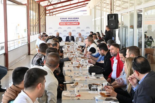 Belediye Başkanı Şükrü Başdeğirmen son olarak Şehir Hastanesi bölgesindeki eczacı