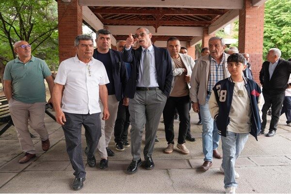 Sahada yöneticilerle bir araya gelen Beşikçioğlu, “Bugün burada sizlerle bir