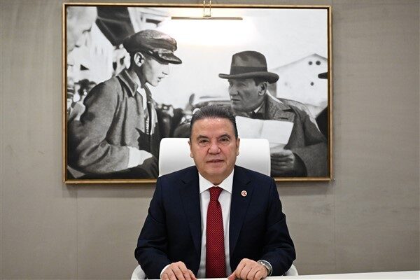 Antalya Büyükşehir Belediye Başkanı Muhittin Böcek, Anneler Günü dolayısıyla duygusal