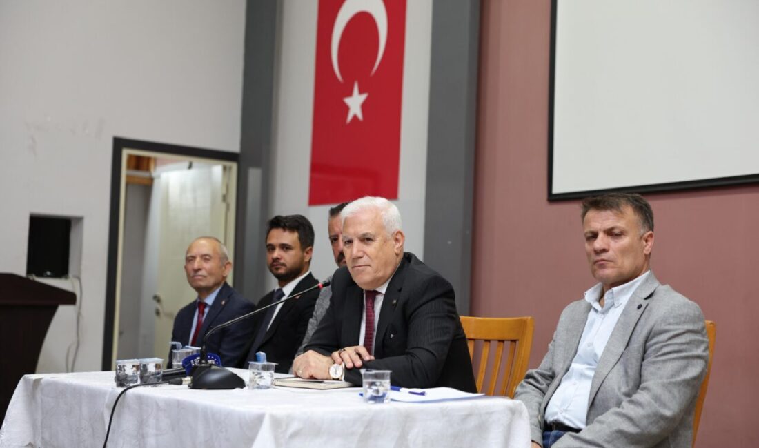 Bursa Büyükşehir Belediye Başkanı Mustafa Bozbey, Orhaneli ilçesinde vatandaşlarla buluşup