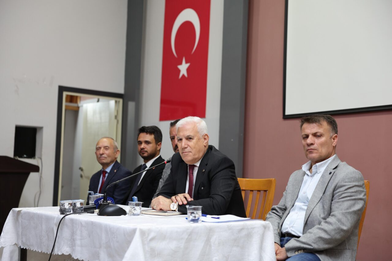 Bursa Büyükşehir Belediye Başkanı Mustafa Bozbey, Orhaneli ilçesinde vatandaşlarla buluşup