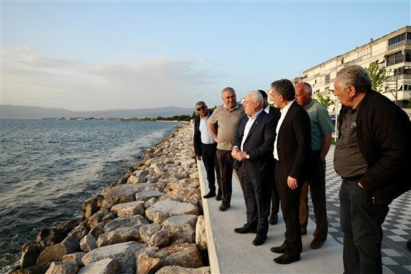 Bursa Büyükşehir Belediye Başkanı Alinur Bozbey, Gemlik ilçesindeki ziyaretlerinde mahalle